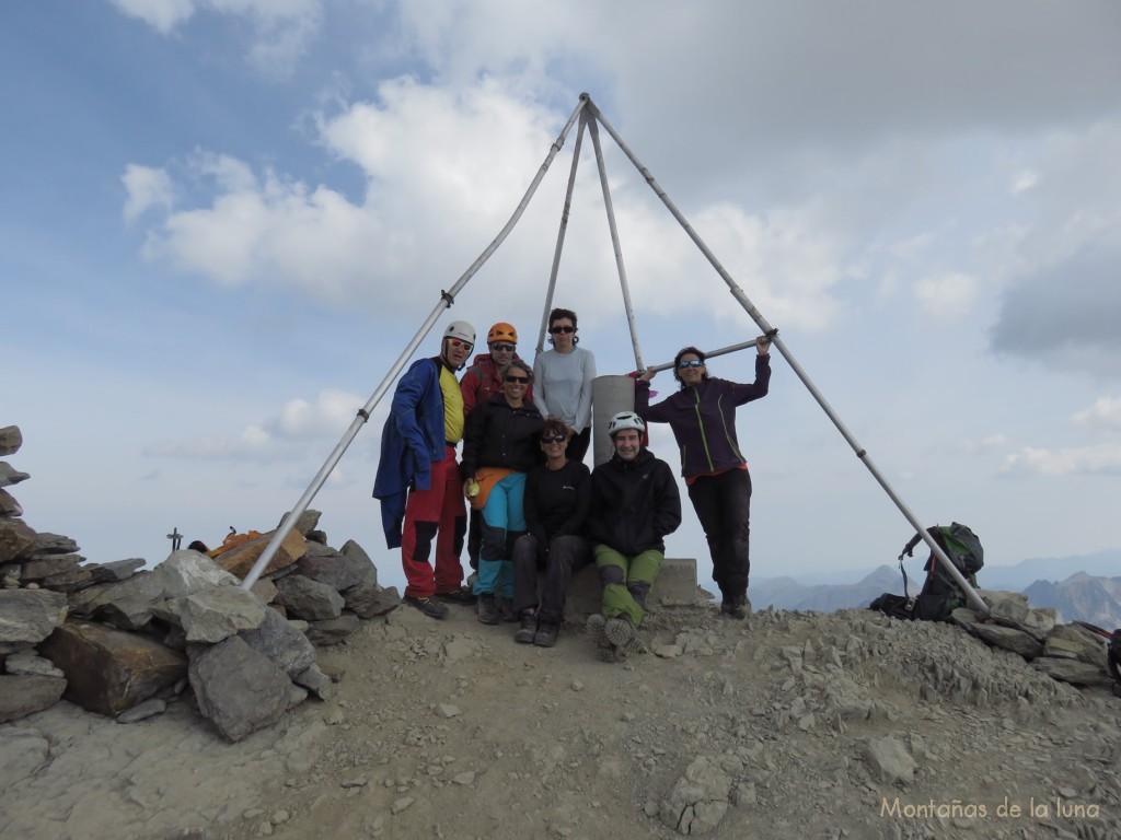 Francesc, Antoni, Rosa, Olga, Txell, Joaquín y Juany en la cima del Balaitous, 3.144 mts.